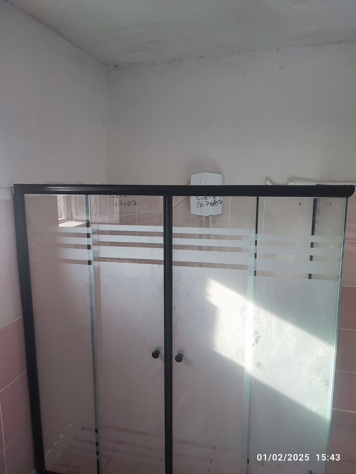Selçuklu Sürgülü Siyah Profil Duşakabin - Konya Cam Balkon - GOM Proje Görseli