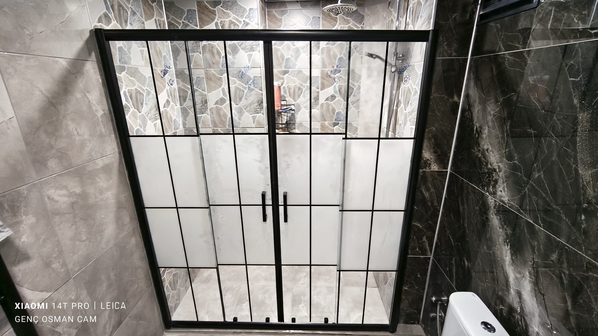 Selçuklu Şık Tasarım Siyah Cam Duşakabin - Konya Cam Balkon - GOM Proje Görseli 3
